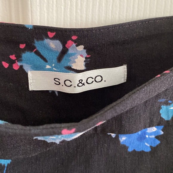 S.C. & Co. Floral skort size 10 - Picture 3 of 6